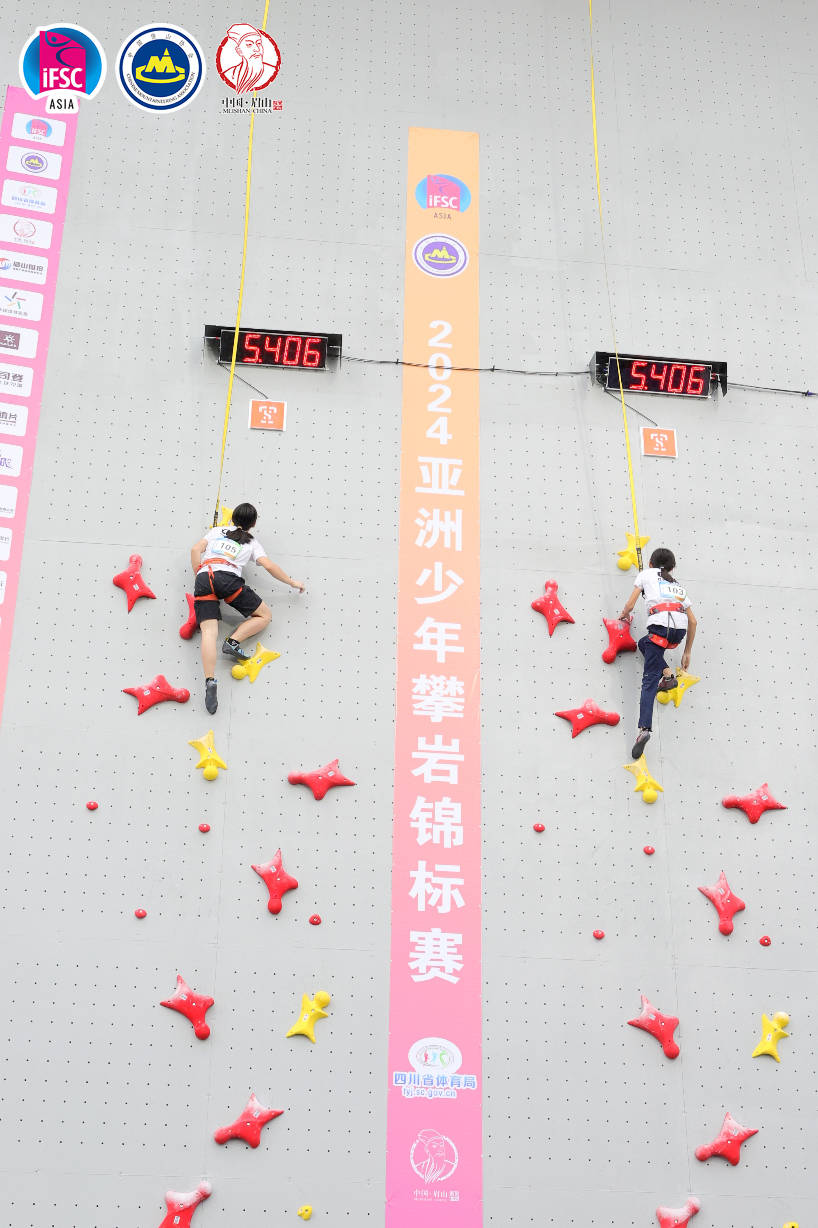 高山攀岩惊险比赛，追求巅峰的勇气