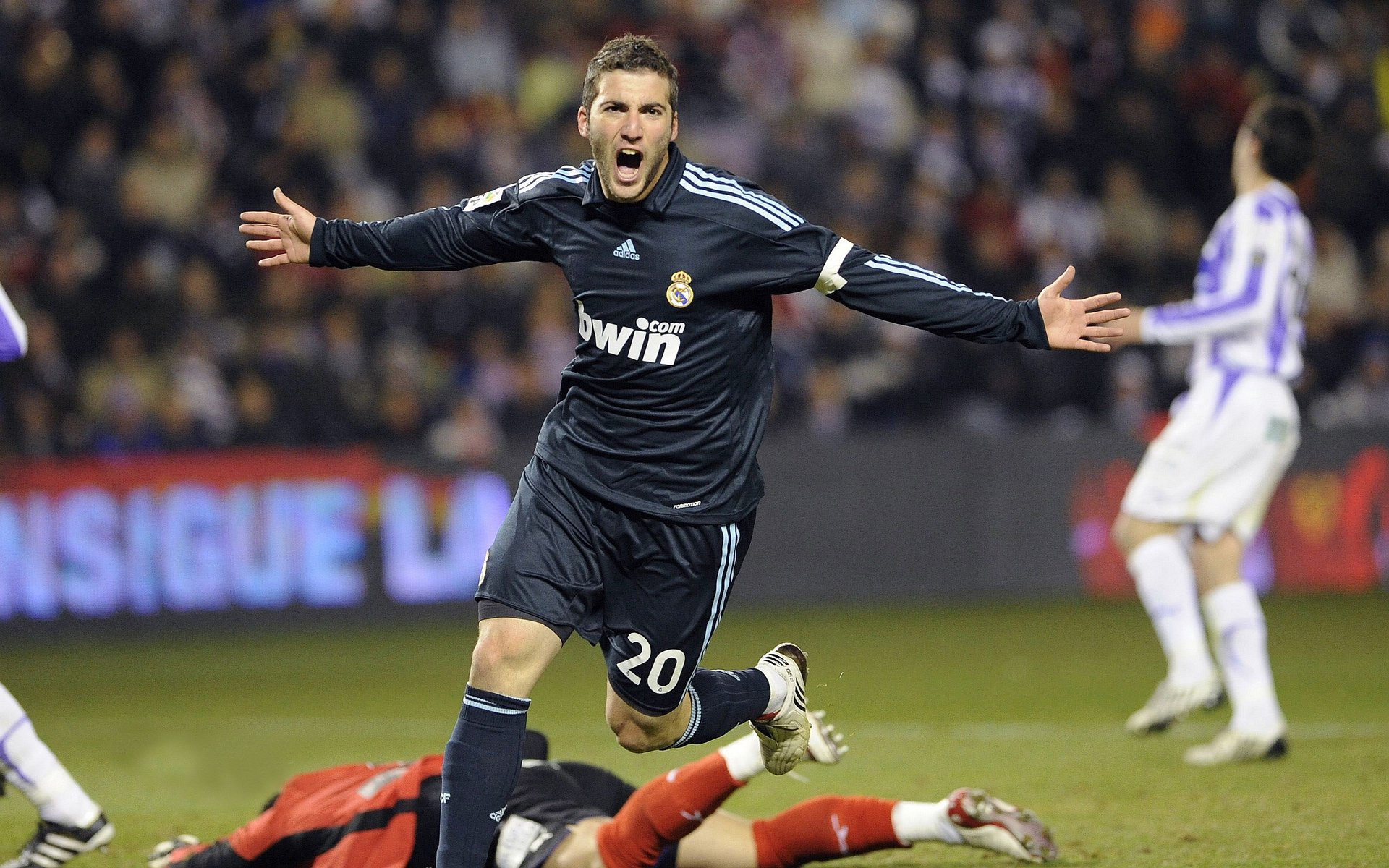 现场报道:车手情绪与现场氛围,车手团队